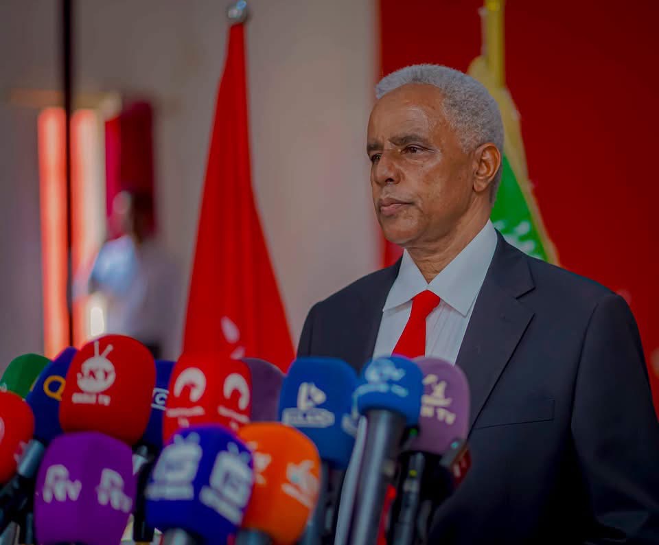 “Madaxweyne Waxaad na tidhi xinniinyo yeesha, dee xinniinyuhu waa kuwa aannu ku hadlayno. Waa kuwaanu shalay kugu dhisnay adoo go'doon ah". Xaashi