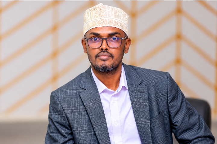 Caaqilka, Suldaanka iyo Ugaaska --Hoggaanka Dhaqanka iyo Isku-duubnida